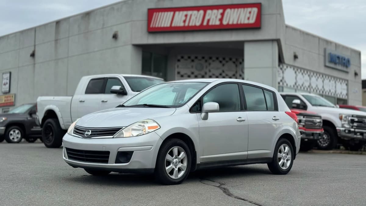 2010 Nissan Versa 1.8 SL 5DR HB I4 CVT