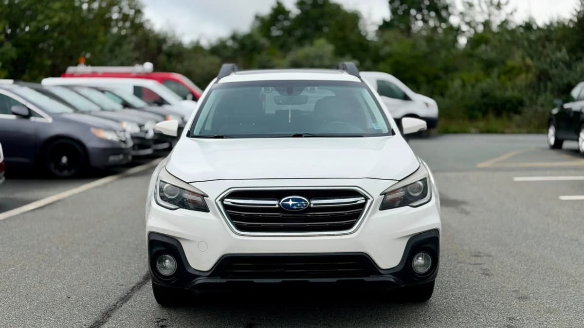 2018 Subaru Outback Limited 2.5i w/EyeSight Pkg photo 2