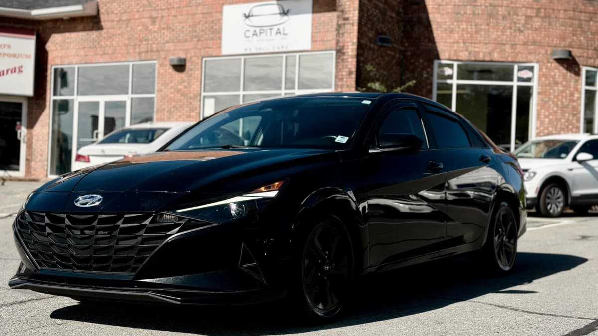 2023 Hyundai ELANTRA PREFERRED photo 1