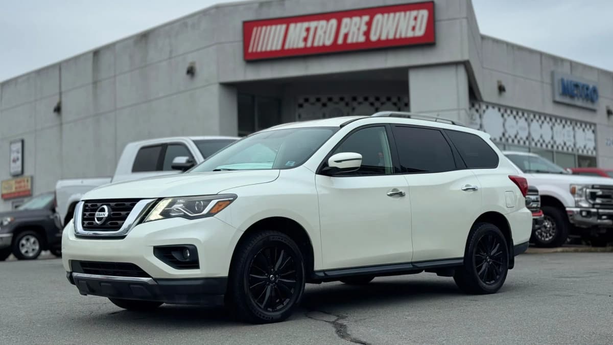 2018 Nissan Pathfinder SV Tech 4x4 7 Seater