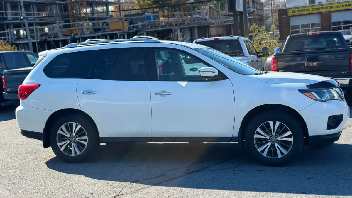 2018 Nissan Pathfinder SV Tech 7 Passenger photo 5