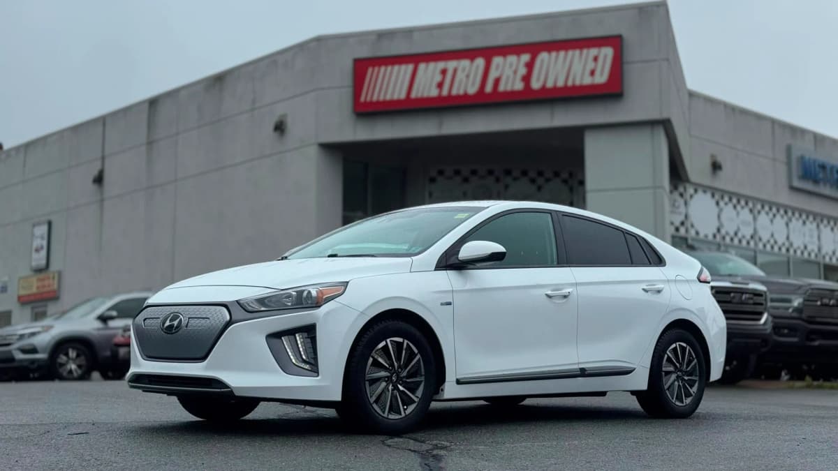 2020 Hyundai IONIQ ELECTRIC PREFERRED photo 1