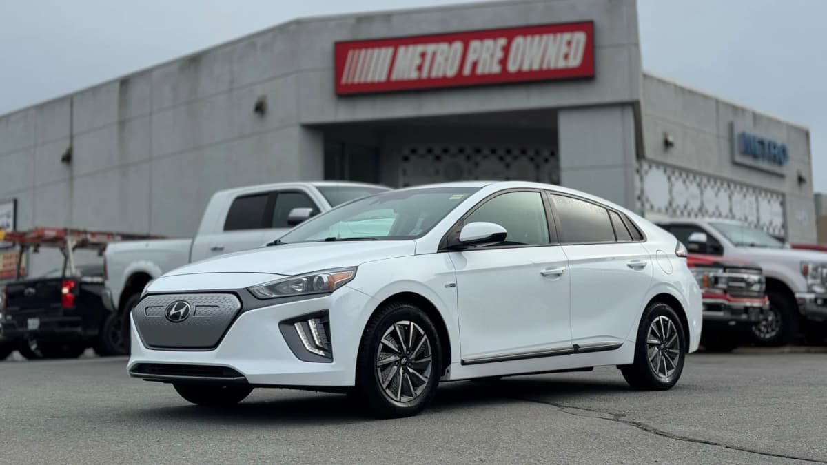 2020 Hyundai IONIQ ELECTRIC PREFERRED photo 1
