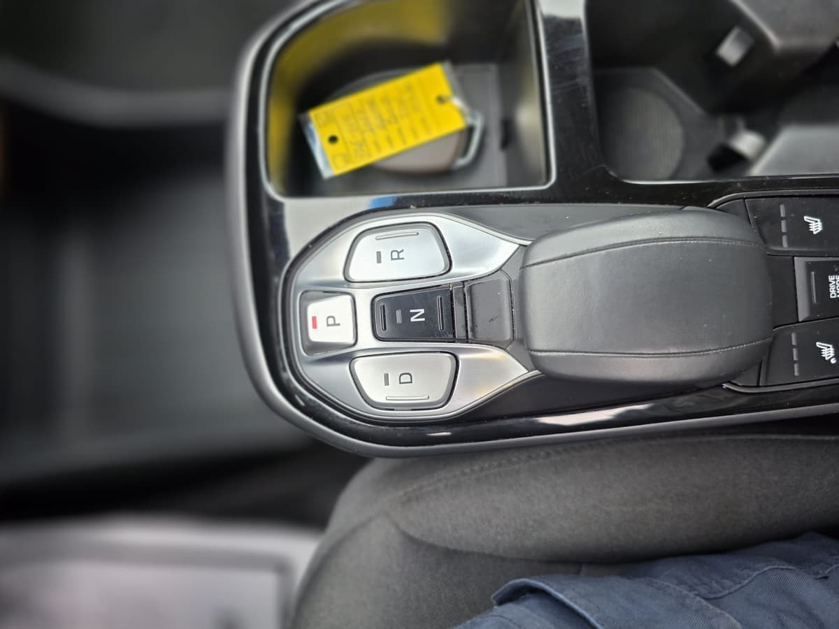 2020 Hyundai IONIQ ELECTRIC PREFERRED photo 16