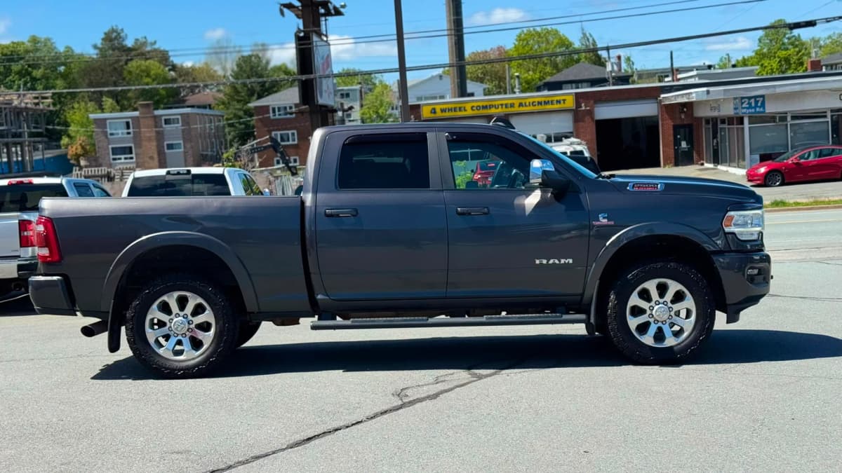 2022 Ram 2500 LARAMIE 6.7L CUMMINS TURBO DIESEL 4x4 Crew Cab 6'4" Box photo 5