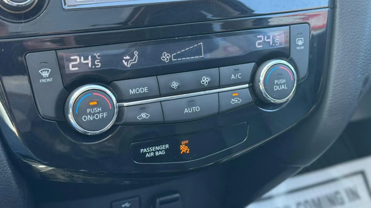 2015 Nissan ROGUE SL AWD photo 17
