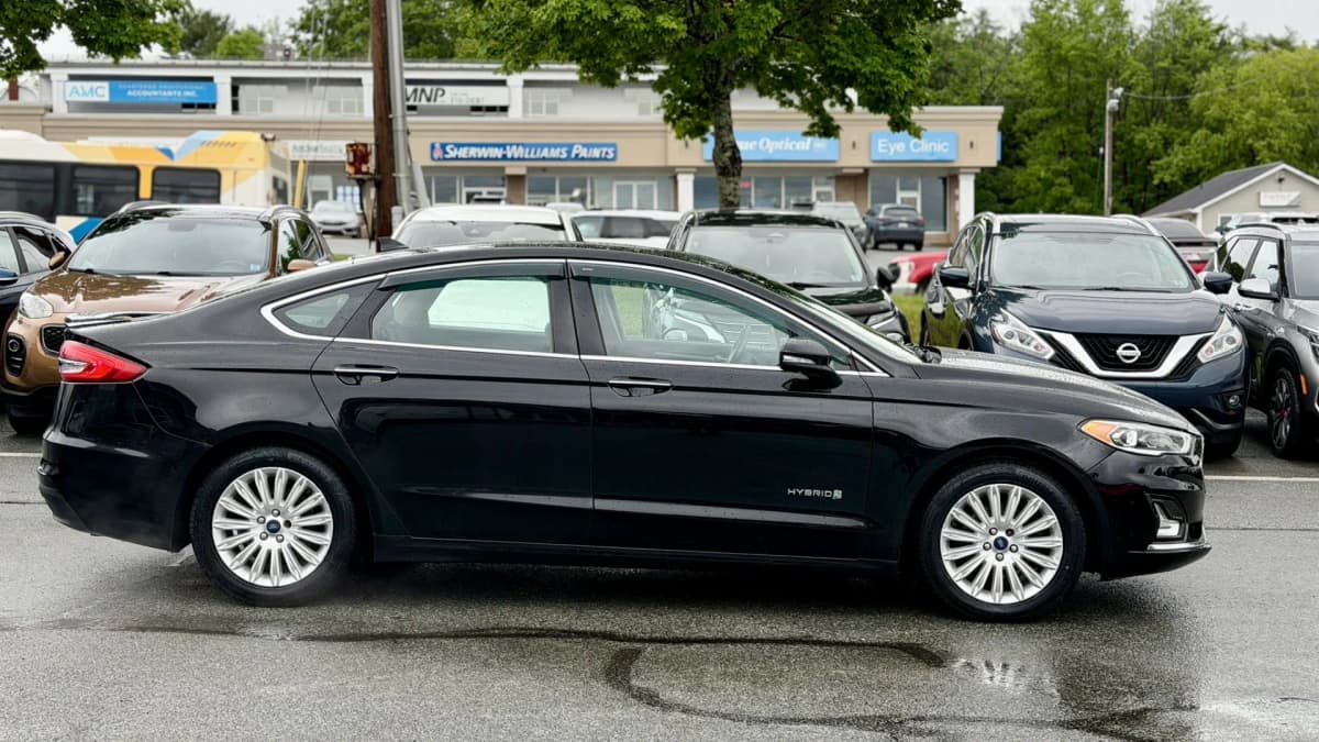 2019 Ford Fusion Hybrid Titanium FWD photo 4