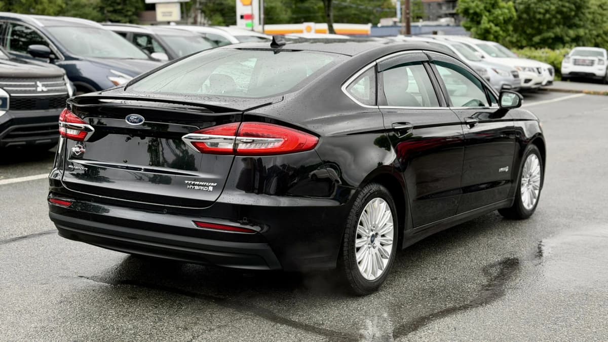 2019 Ford Fusion Hybrid Titanium FWD photo 5