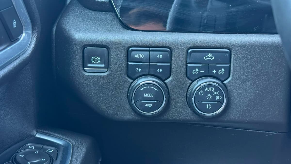 2023 Chevrolet Silverado 1500 RST 4WD Crew Cab 147" 5.3L V8 photo 18