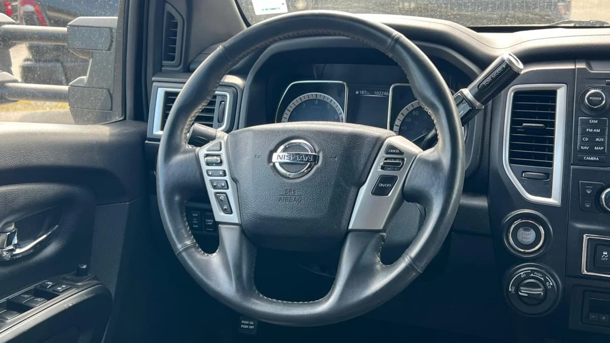 2018 Nissan Titan SV 4x4 Crew Cab photo 14