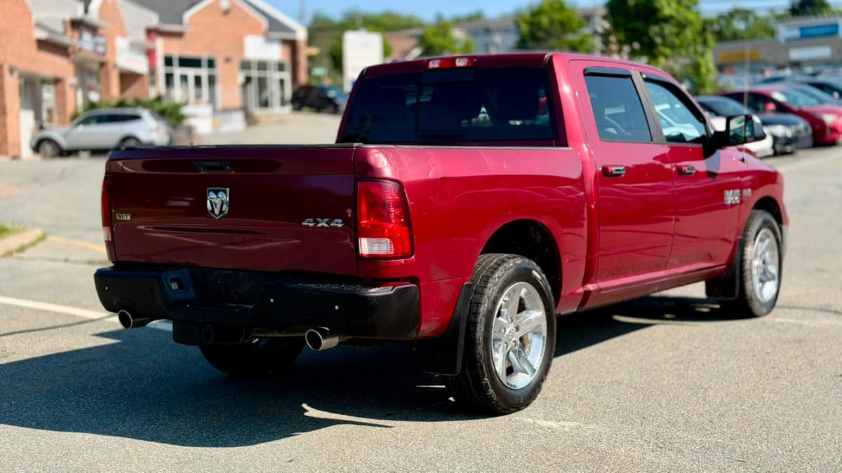 2015 RAM 1500 SLT Crew Cab Short Bed 4WD V8 140.5" photo 5