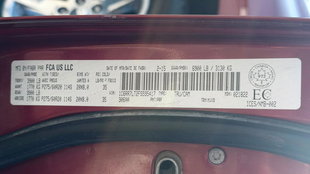 2015 RAM 1500 SLT Crew Cab Short Bed 4WD V8 140.5" photo 22