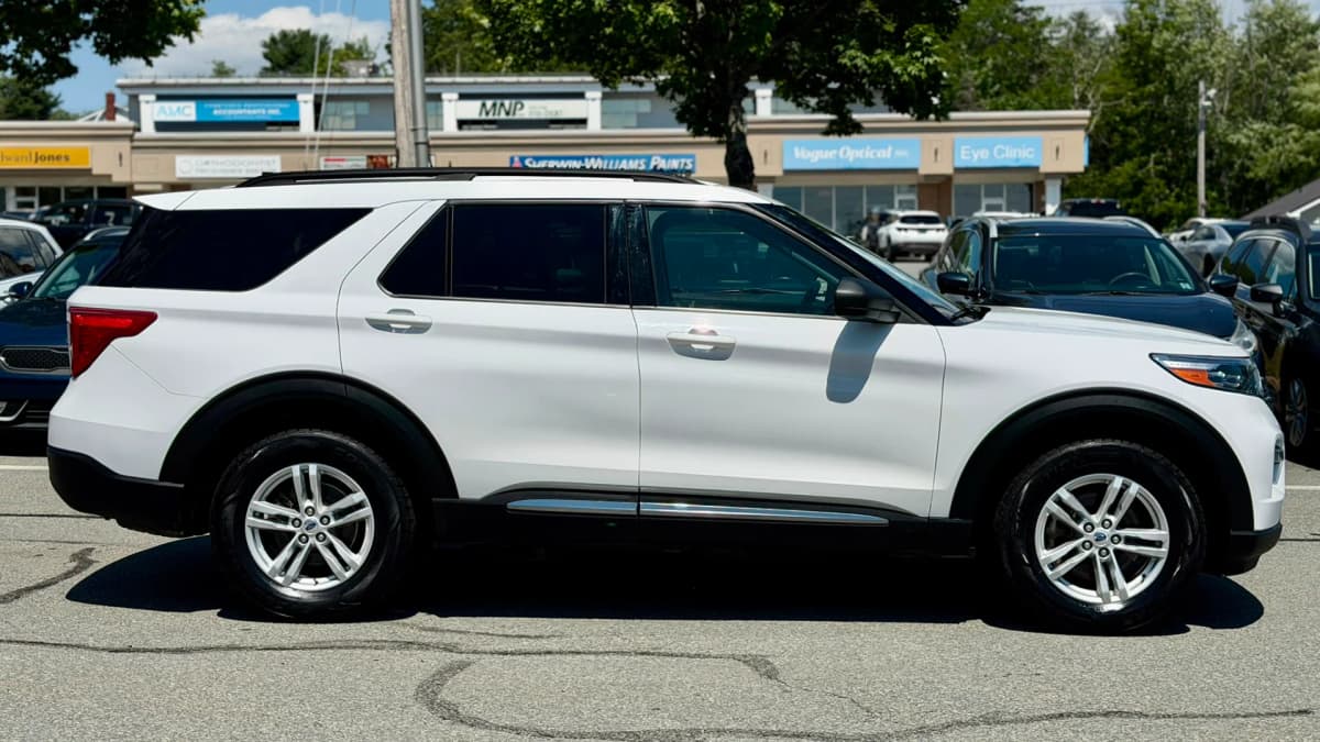 2022 Ford Explorer XLT 4WD 7 Seater photo 4