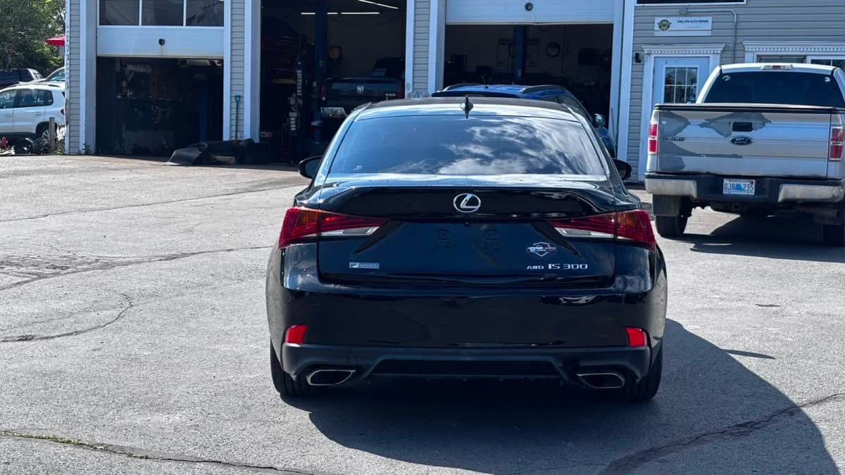2018 Lexus IS 300 AWD photo 6