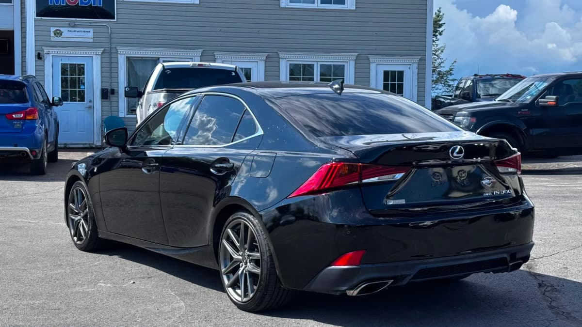 2018 Lexus IS 300 AWD photo 7