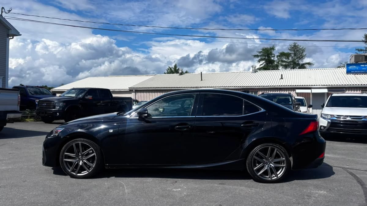 2018 Lexus IS 300 AWD photo 8