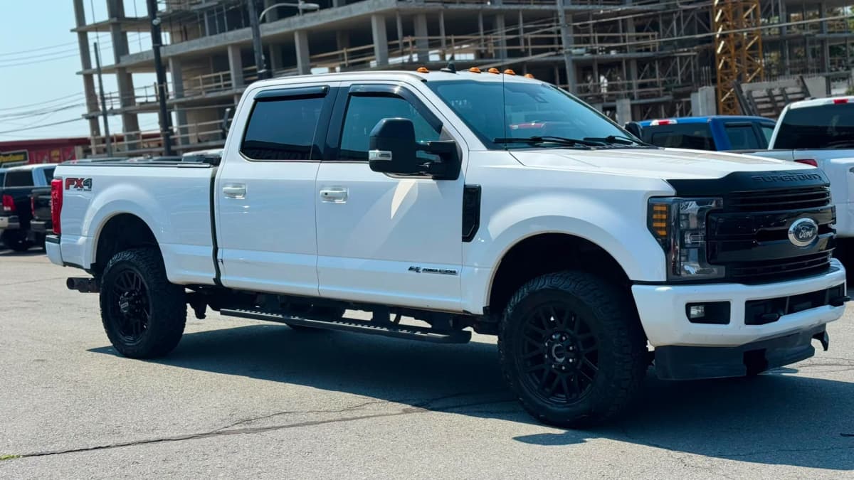 2019 Ford F-250 SUPER DUTY LARIAT 4WD Crew Cab 6.75' Box 6.7L POWER STROKE V8 TURBO DIESEL photo 4