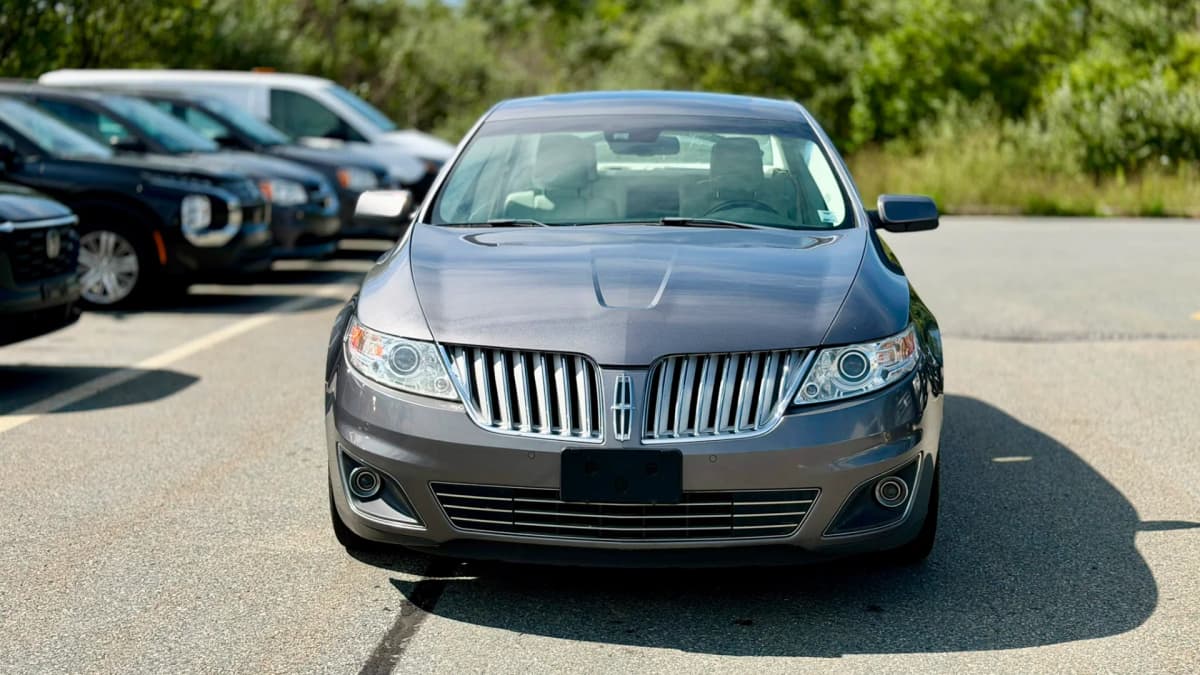 2011 Lincoln MKS SDN 3.7L AWD photo 2