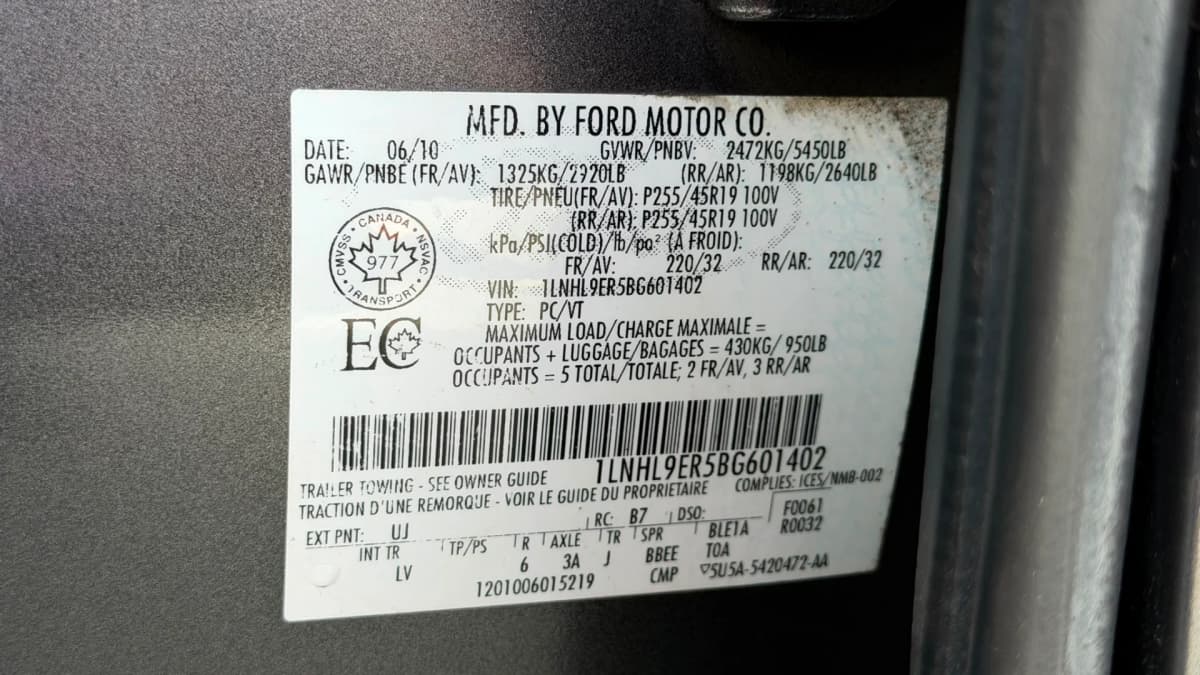 2011 Lincoln MKS SDN 3.7L AWD photo 22