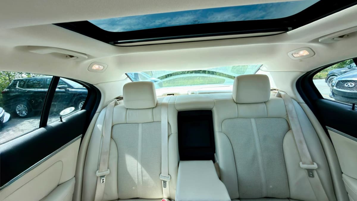 2011 Lincoln MKS SDN 3.7L AWD photo 19