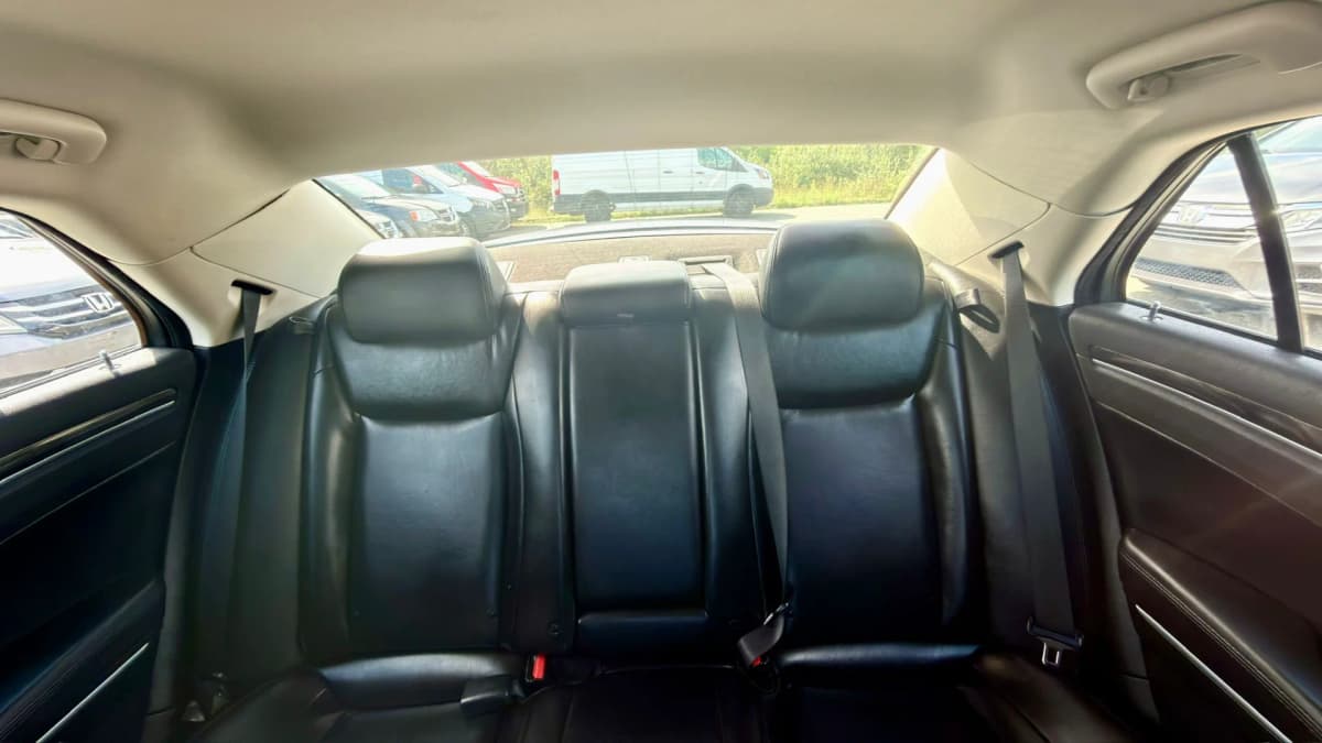 2022 Chrysler 300 Touring L photo 20