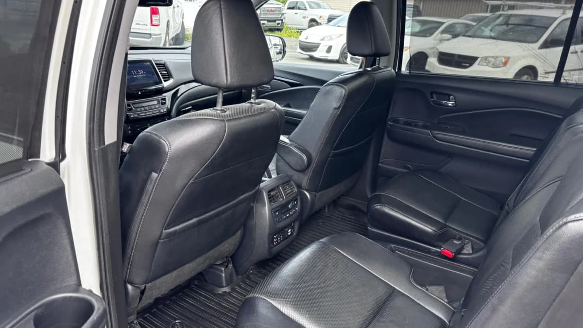 2016 Honda Pilot Touring 4WD 7 Passenger photo 23