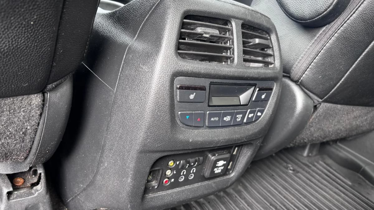2016 Honda Pilot Touring 4WD 7 Passenger photo 24