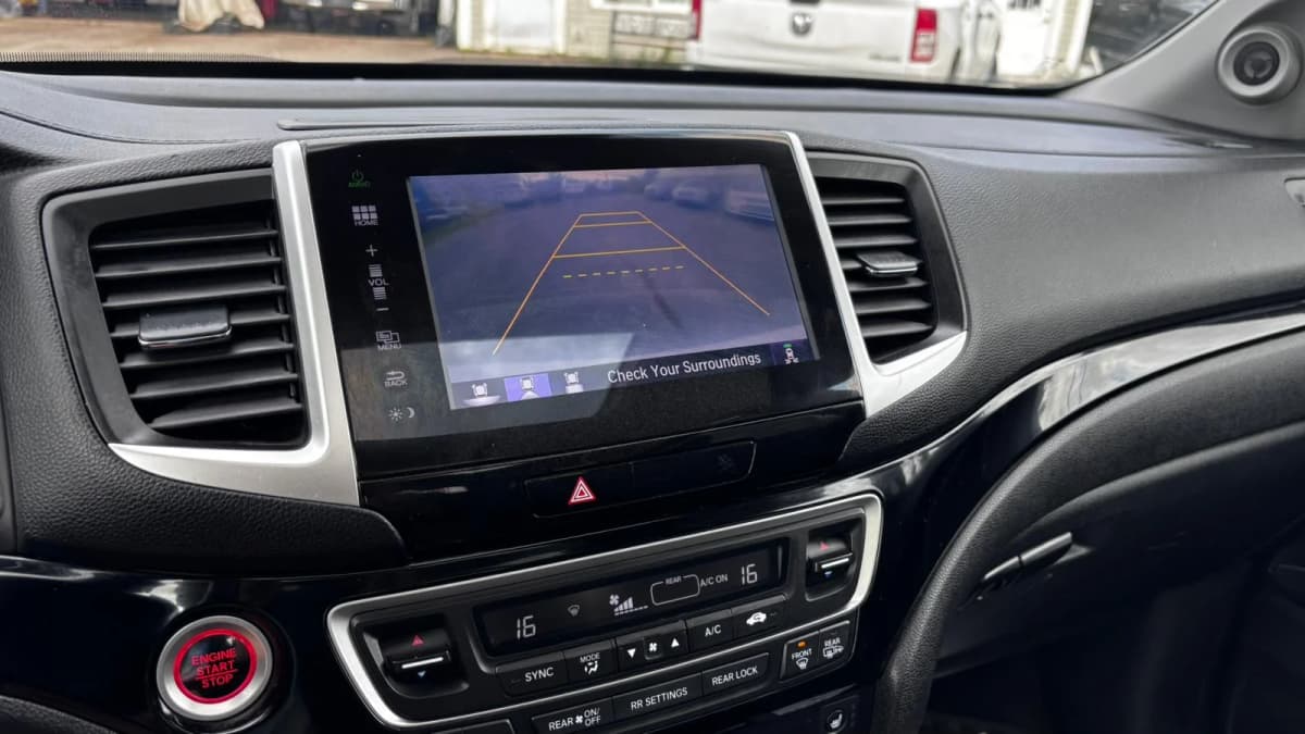 2016 Honda Pilot Touring 4WD 7 Passenger photo 16
