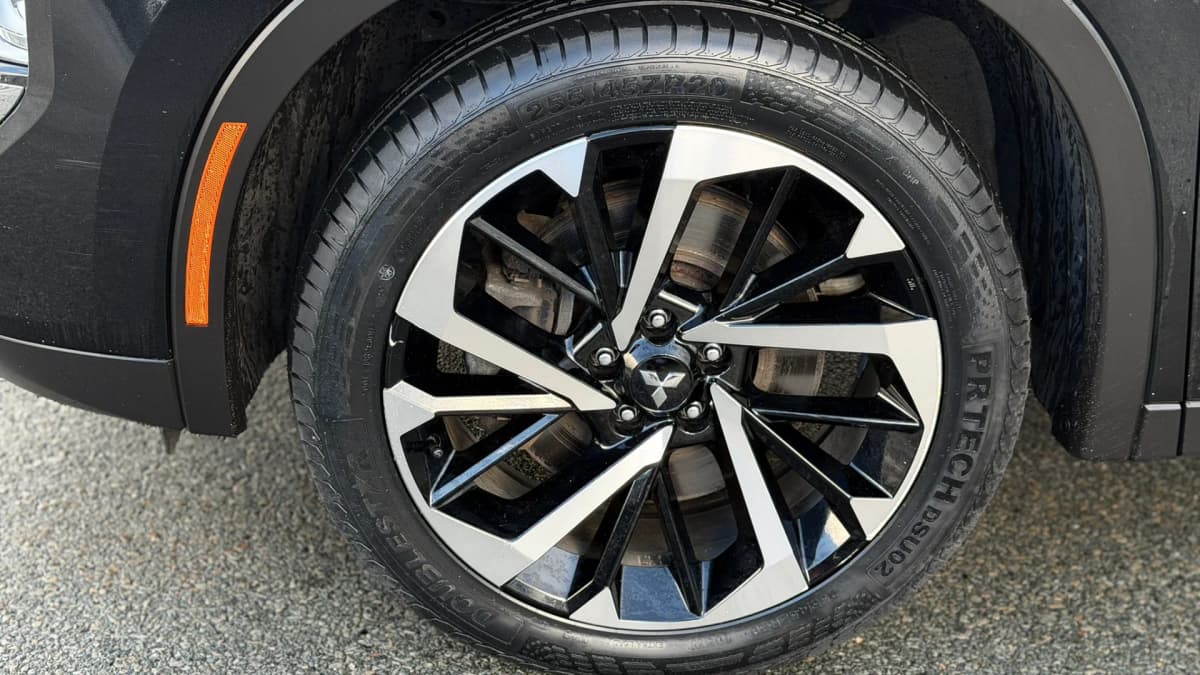 2023 Mitsubishi Outlander S-AWC 7 Passenger photo 11