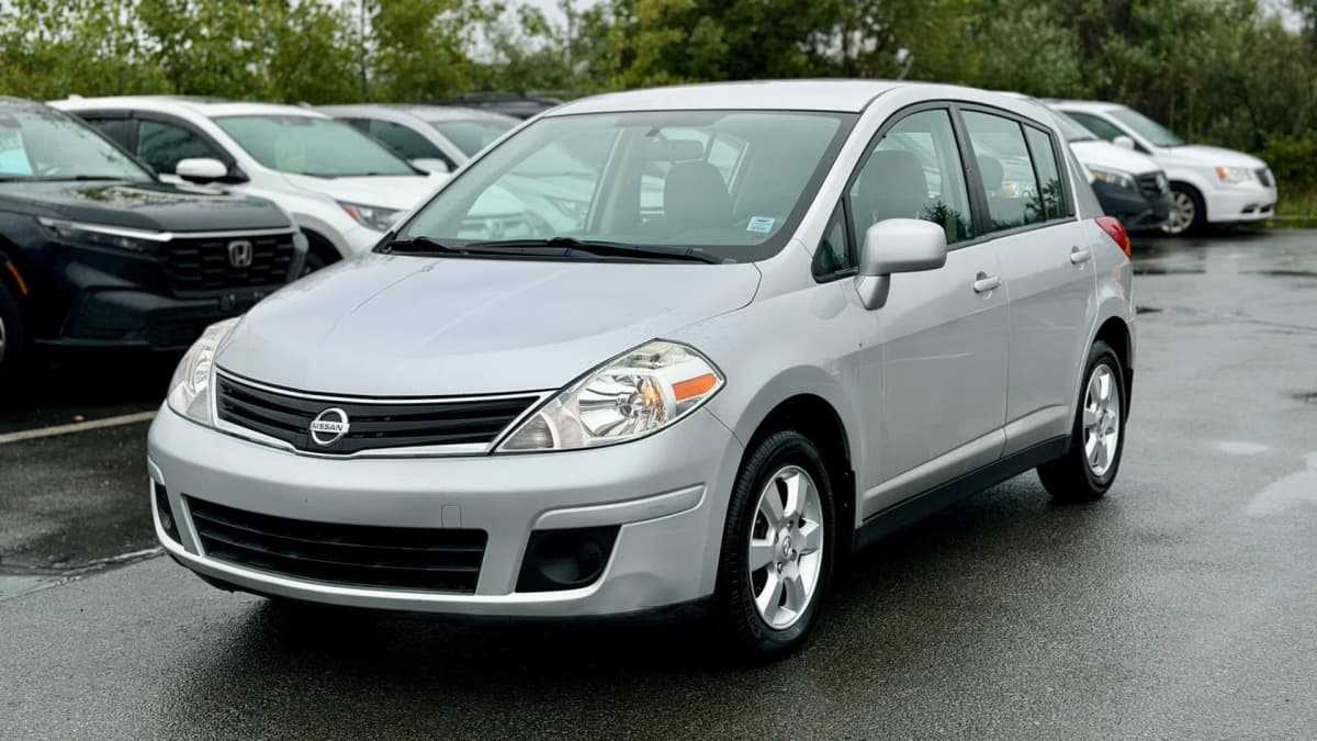 2010 Nissan Versa 1.8 SL 5DR HB I4 CVT