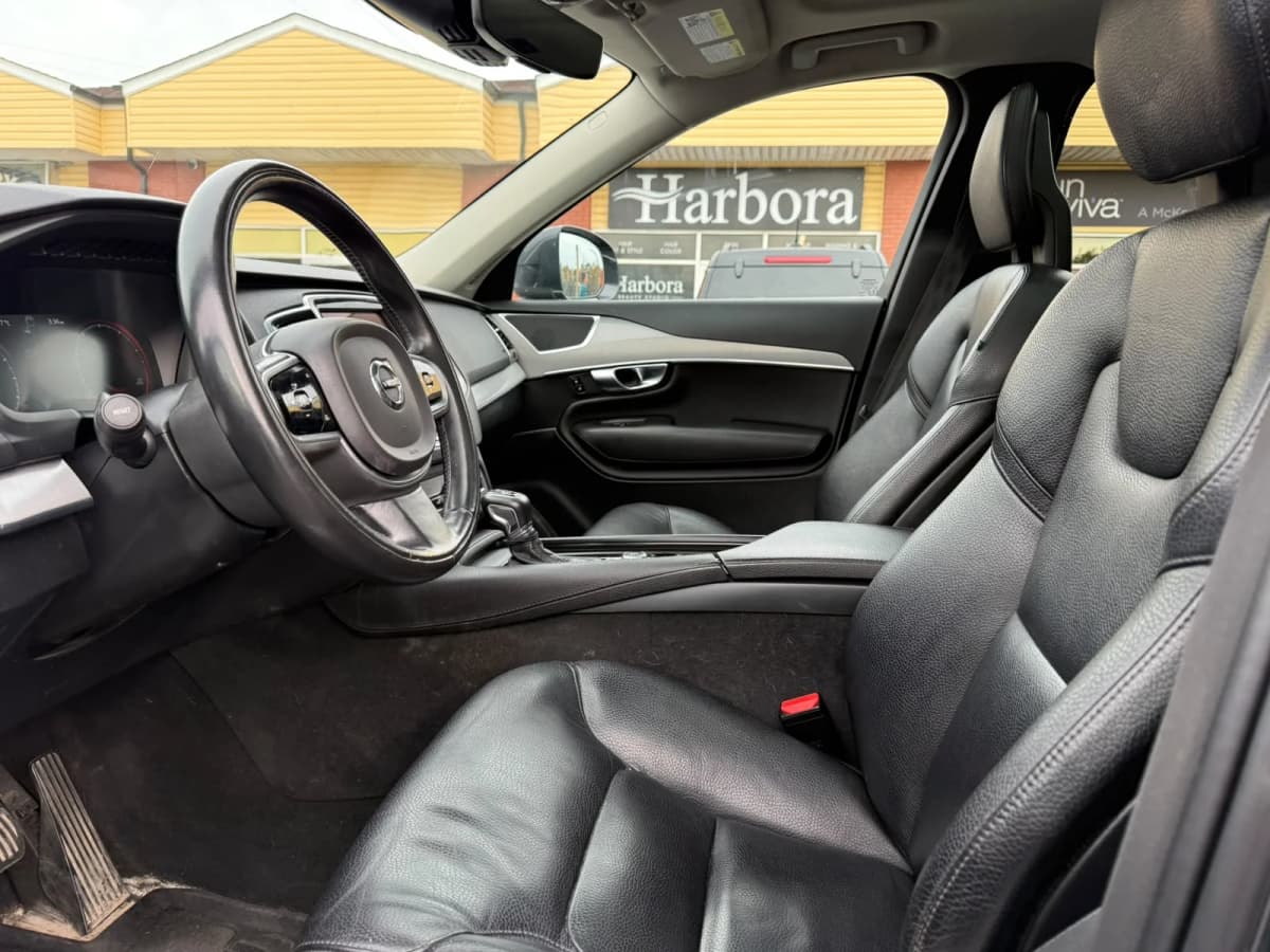 2020 Volvo XC90 Momentum T6 AWD 7-Seater photo 13